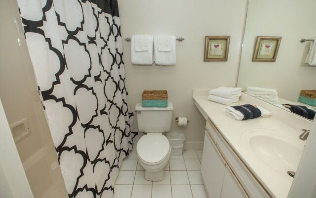 Oceania 705 3 Bedroom Condo by RedAwning