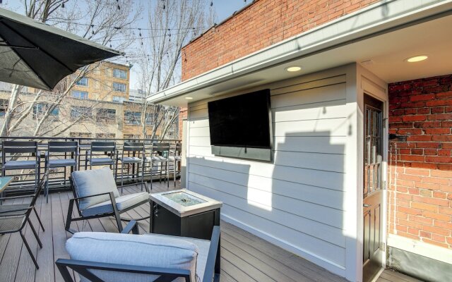 Stylish Dtwn Knoxville Condo w/ Rooftop Deck!