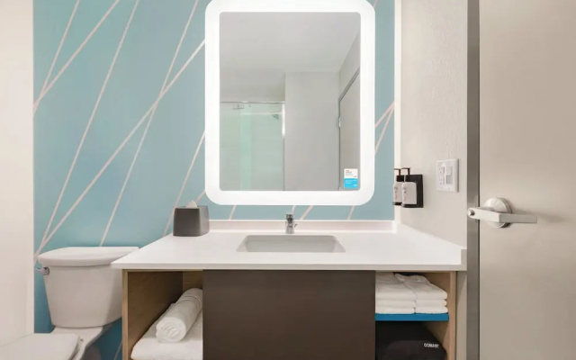avid Hotel Redding by IHG