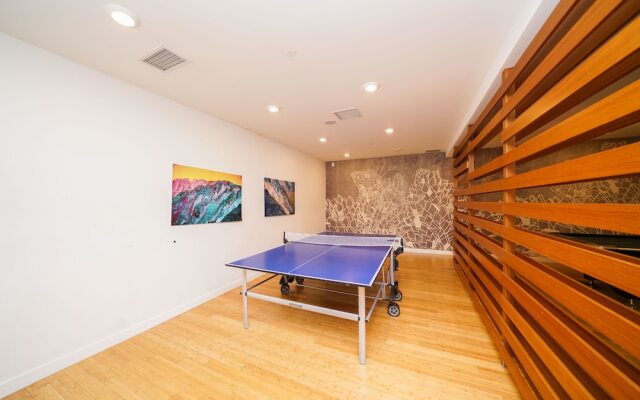 Spacious 2 Br condo by CN Tower
