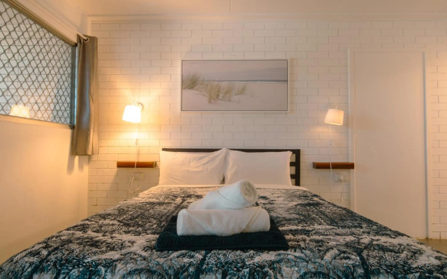 Nomads Noosa Backpackers Hostel – Guest Rooms – Noosa Heads