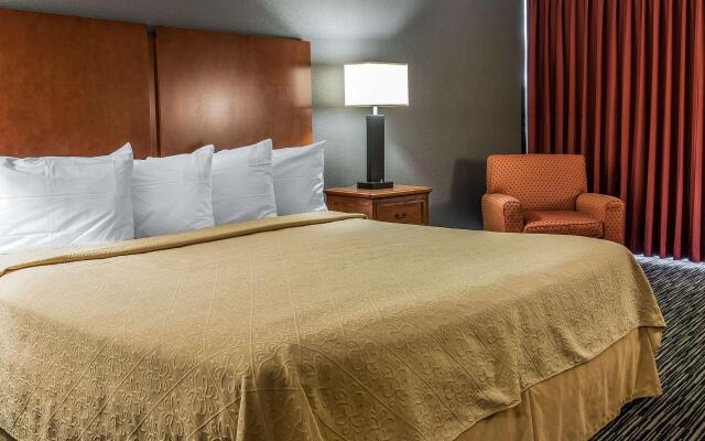 Quality Inn and Suites Livonia