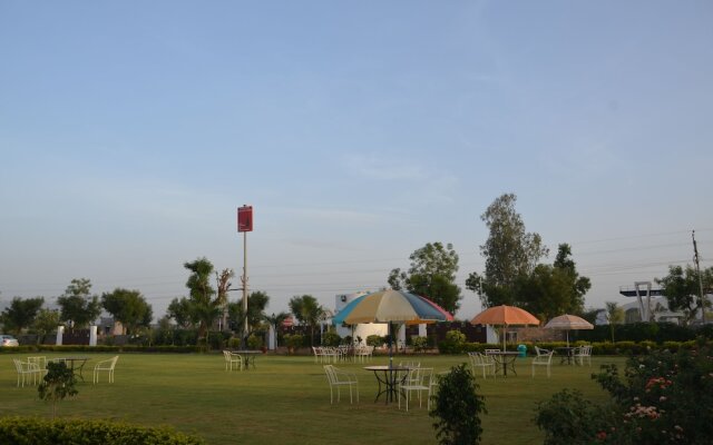 Silver Oak Country Yard Resort