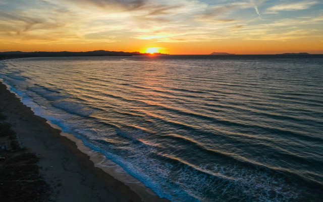 Almуros Beach Resort and Spa