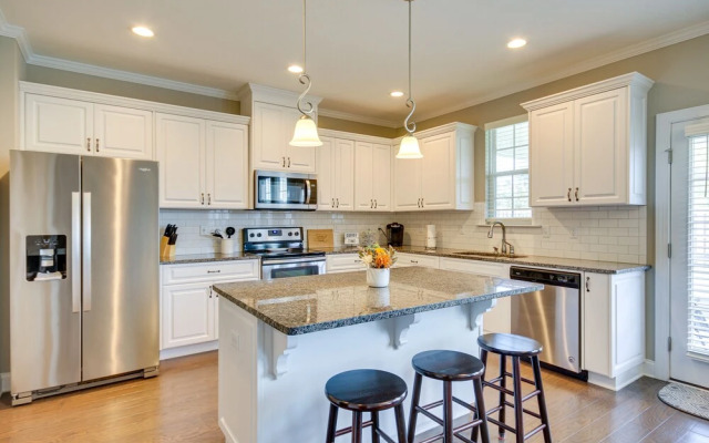 Quaint Grovetown Getaway w/ Private Hot Tub!