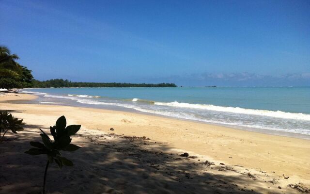 Ao Thong Beach Bungalows & Restaurant