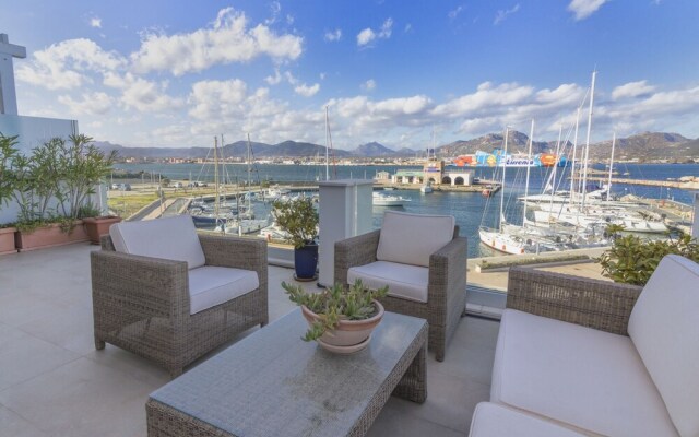 Apartment With Terrace for 4 People