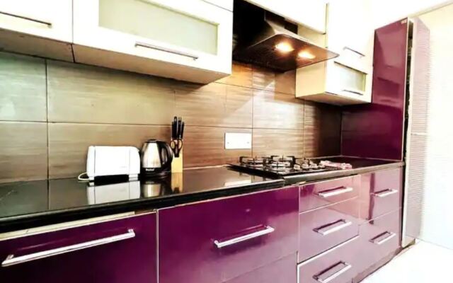 Bluo 3Bhk Green Park, Private Garden Balcony, Lift
