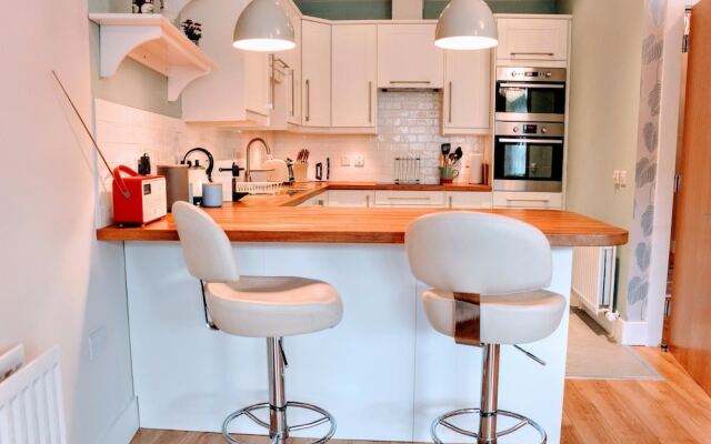 2 Bedroom Apartment In The Heart Of The City