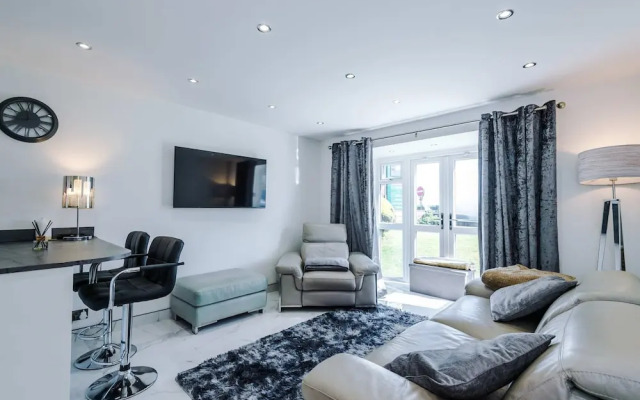 Modern 1BR Apartment in Whitefield