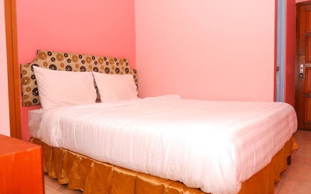 OYO 898 Joglo Family Hotel & Homestay