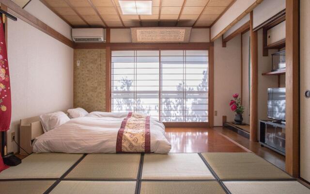 Garden view suite. Near Shijo subway station.