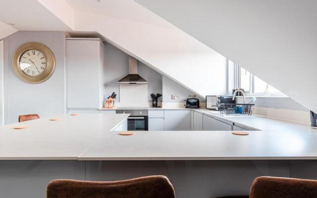 Lovely 2-bed double en-suite with Cathedral views