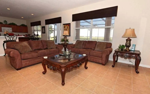 5 BR Home Kitchen Sleeps 10