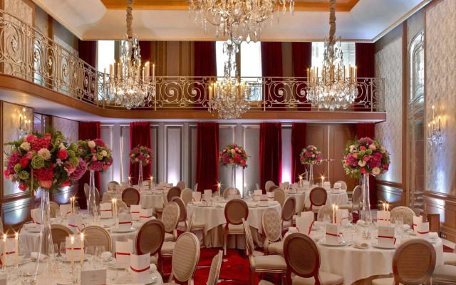 Hotel Plaza Athenee