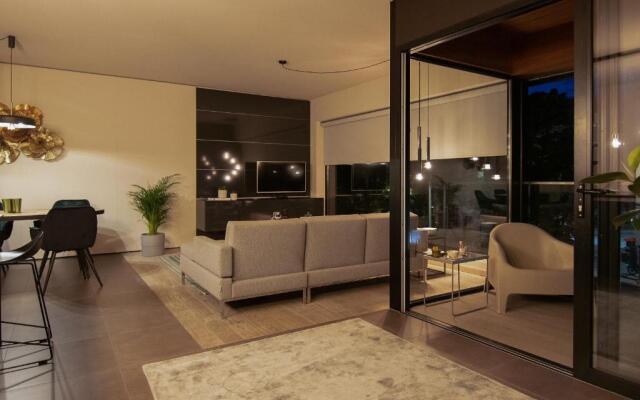 Boulevard Botanie city apartment with parking
