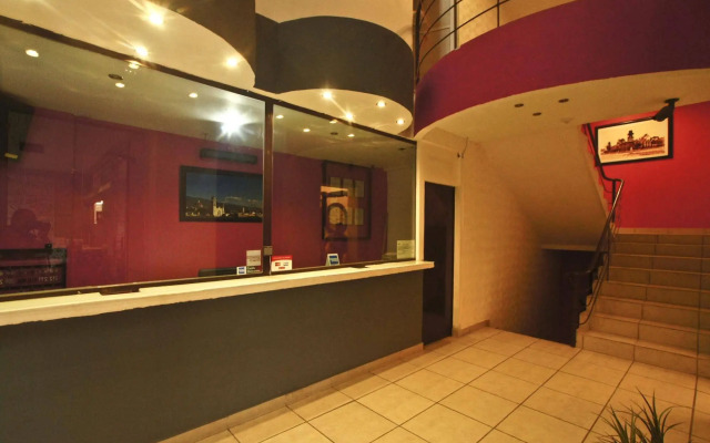 First Inn Hotel & Business