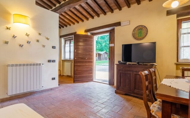 Dreamy Farmhouse with Hot Tub, Garden, BBQ, Swimming Pool