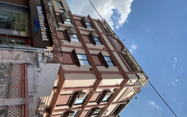 Oyo Flagship 36844 Riverfront