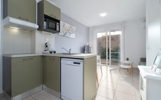 Bright Escape Near the Beach