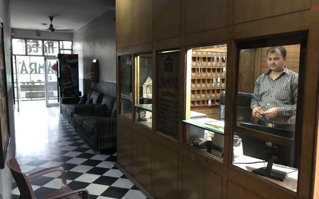 OYO 27864 Hotel Samrat