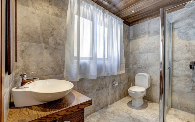 Villa Gardenia - 5 Bedroom Holiday Villa With Pool