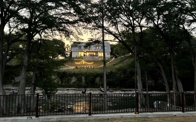 The White House on the Horseshoe