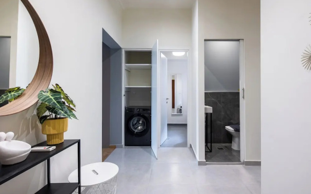 Zephyr 3-Bedroom Apartment in Athens