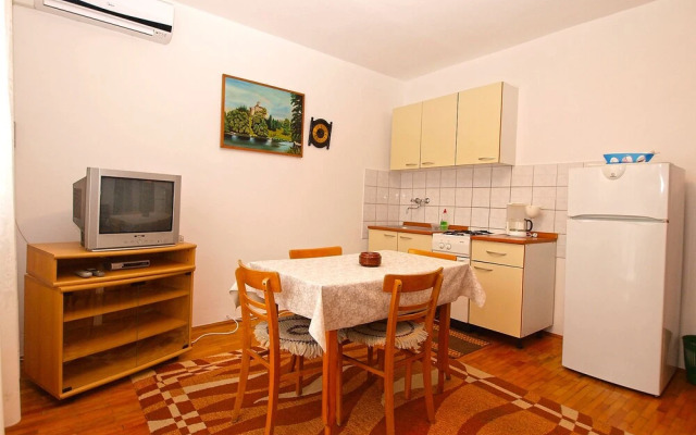 Apartment 359