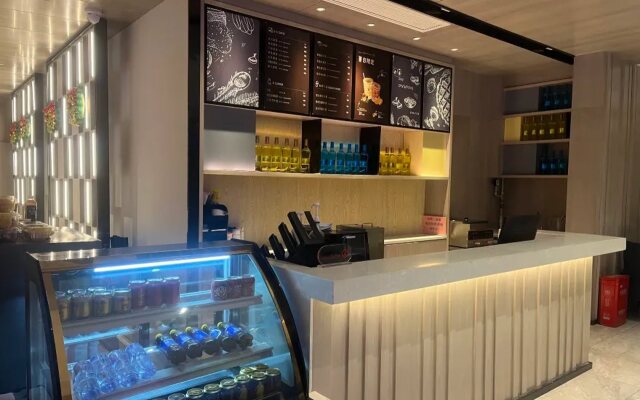 Echarm Hotel (Nanchang Bayi Square Subway Station Wushang MALL)