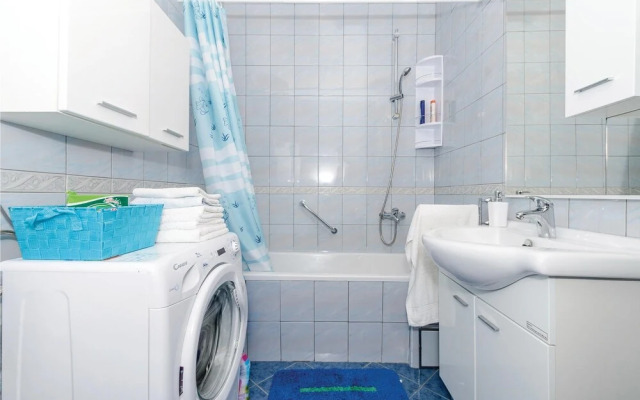 Amazing Home in Srebreno With Wifi and 4 Bedrooms