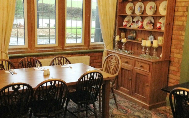 Halfway House Inn Country Lodge
