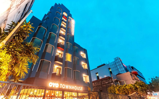 Super OYO Townhouse 2 Hotel Gunung Sahari