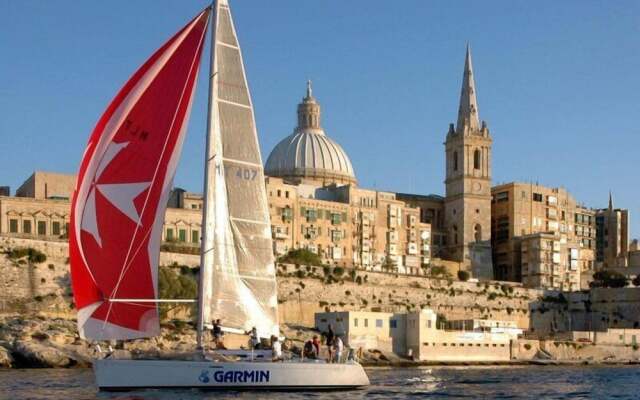 Charming Seafront House In Kalkara