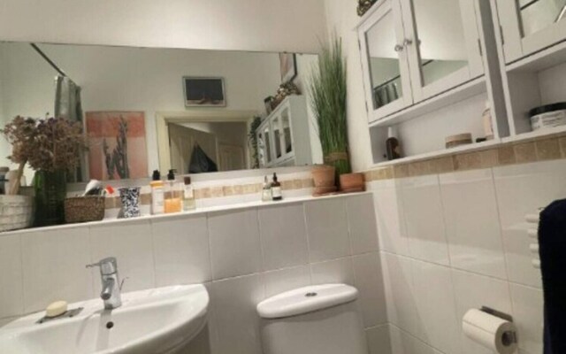 Stylish & Homely 1BD Flat, 1min to Clapton Sqaure!