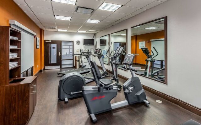 Отель Holiday Inn Express & Suites Lexington