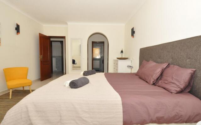 Villa With Views Like the Pool, Sea, Meia Praia