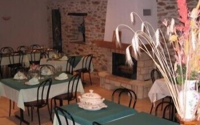 Logis Hôtel Cruzel