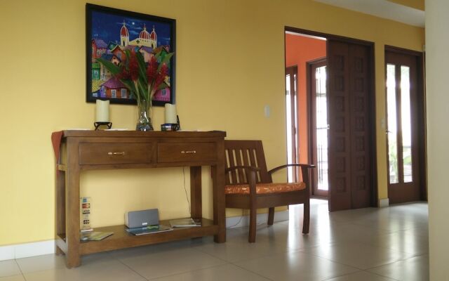 El Mirador Suites and Lounge