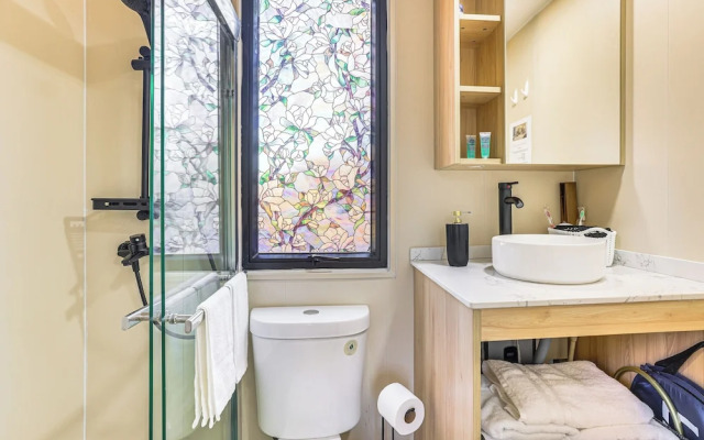 5 Mi to Stone Mountain: Lithonia Getaway