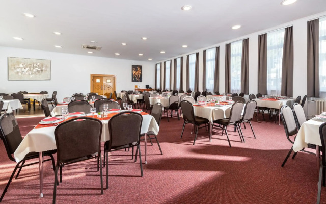 Hotel Plus
