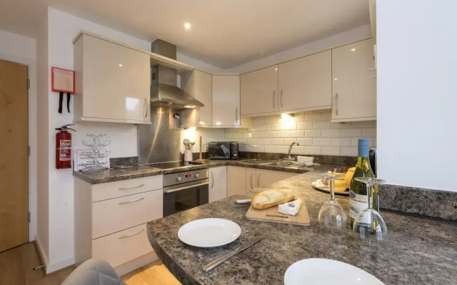 The Beach House & Porth  Sands Apartments