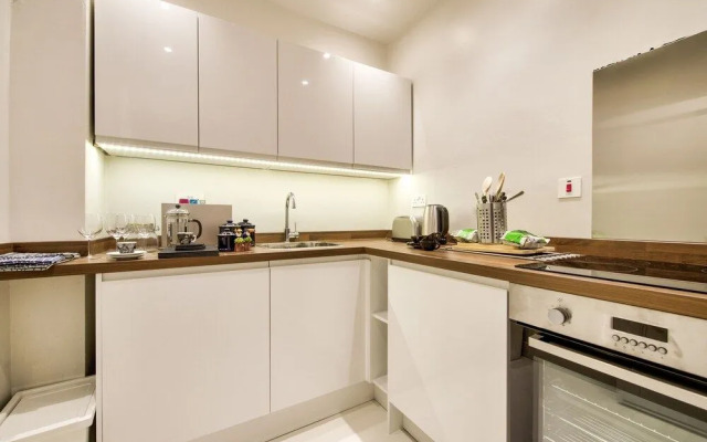 JOIVY Famous St. Mary's Street Old Town Apartment