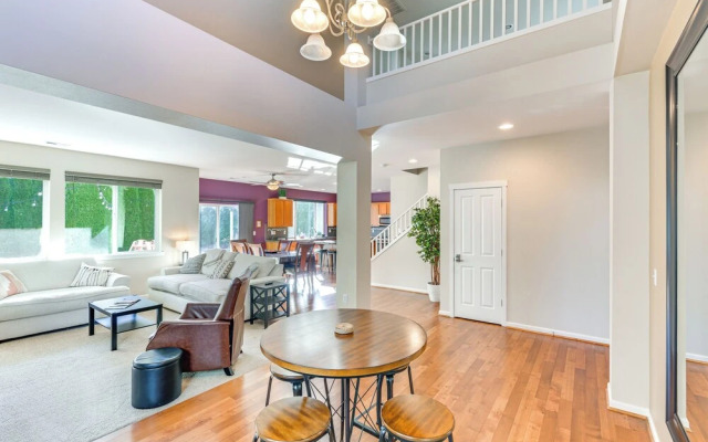 Spacious Kent Home Near Seatac Airport w/ Patio