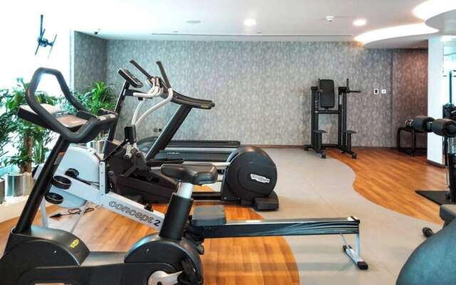 Silver - Modern Studio with lake view