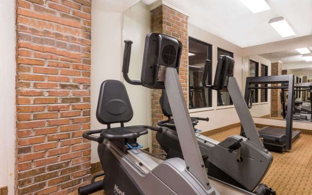 Baymont Inn & Suites LaGrange