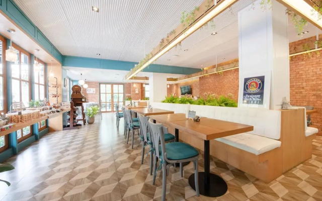 Blooming Hill Boutique Suites