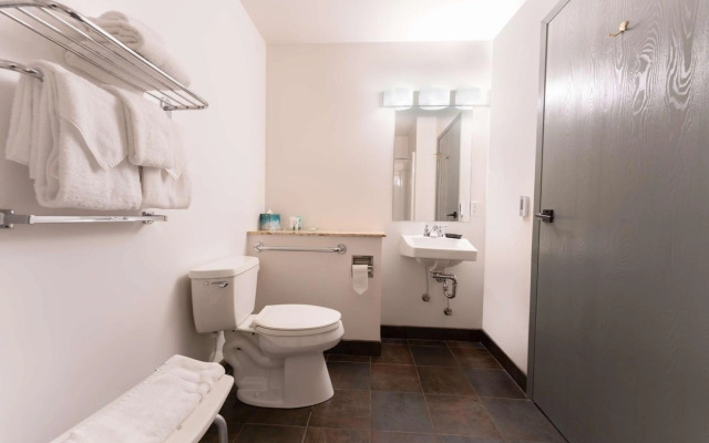 Prestige Hudson Bay Lodge & Conference Centre, WorldHotels Crafted Collection