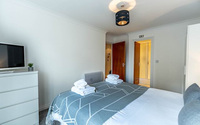 Celador Apartments - Riverside House Serviced Apartments