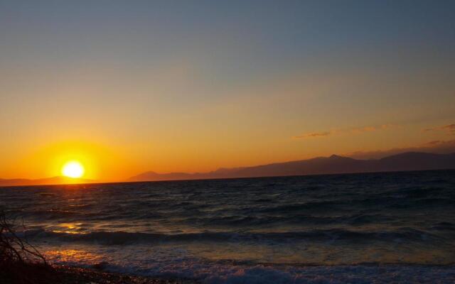 Nikos Holidays House